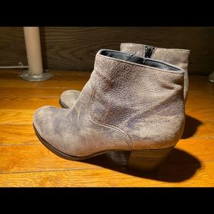 Paul Green Silver Leather Bootie 7